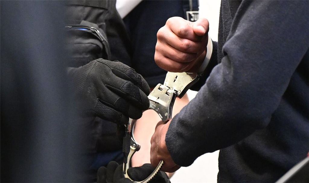 Die Angeklagten wollen sich erst später zu den Vorwürfen äußern.