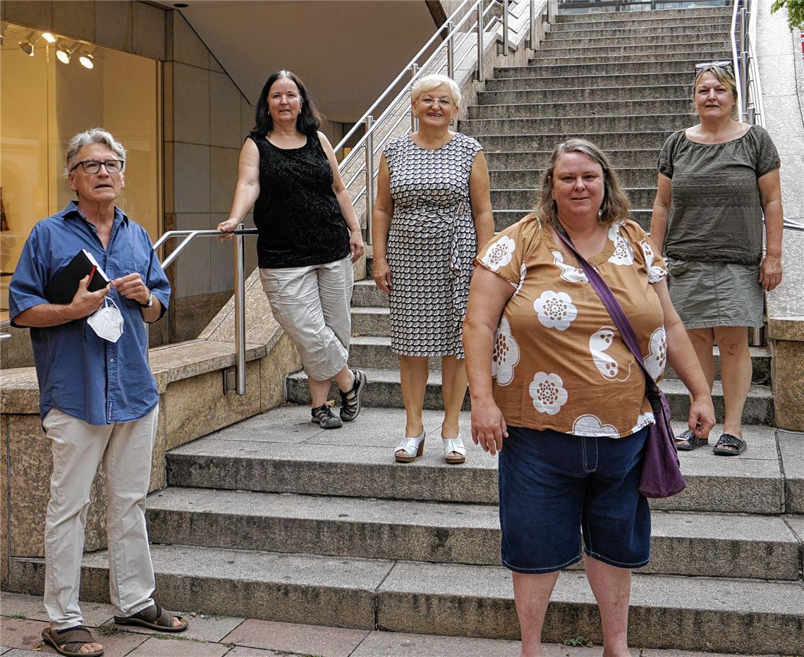 Die Ansprechpartner bei der IBB-Stelle (von links): Dr. Klaus Jaehn, Bärbel Engling, Lia Schatz, Alexandra Merkle und Regina Kiehlneker.Stadt Pforzheim
