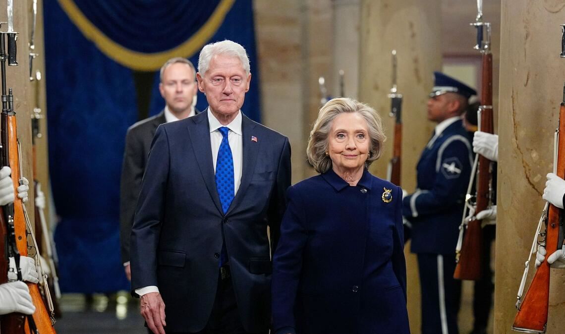 Die Anwälte der Clintons sagen, das Ehepaar sei bereit, zu einvernehmlich vereinbarten Terminen persönlich unter Eid auszusagen. (Archivbild)