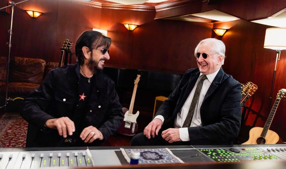 Die Arbeit an "Look Up" mit T Bone Burnett machte dem Ex-Beatle Ringo Starr (links) so viel Spaß, dass er jetzt nachlegt.