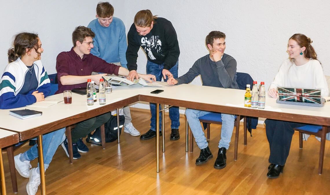 Die Arbeit im Maulbronner Jugendgemeinderat macht sichtlich Spaß, wie unser Archivbild zeigt. Ab den nächsten Kommunalwahlen, die in Baden-Württemberg im Jahr 2024 über die Bühne gehen, dürfen Jugendliche ab 16 Jahren auch schon für den „echten“ Gemeinderat kandidieren. Foto: Archiv/Bastian