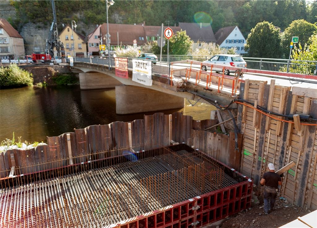 Die Arbeiten für die künftige Herrenwaagbrücke laufen.Foto: Fotomoment