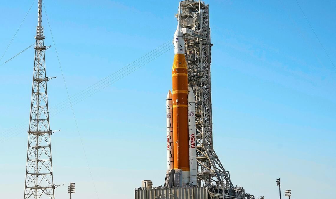 Die „Artemis 2“ der NASA mit dem Orion-Raumschiff auf der Startrampe 39-B des Kennedy Space Center in Cape Canaveral, Florida.