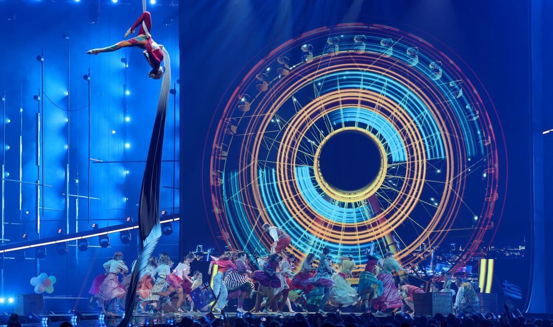 Die Artistengruppe Zurcaroh beim ersten Halbfinale des 70. Eurovision Song Contest (ESC).