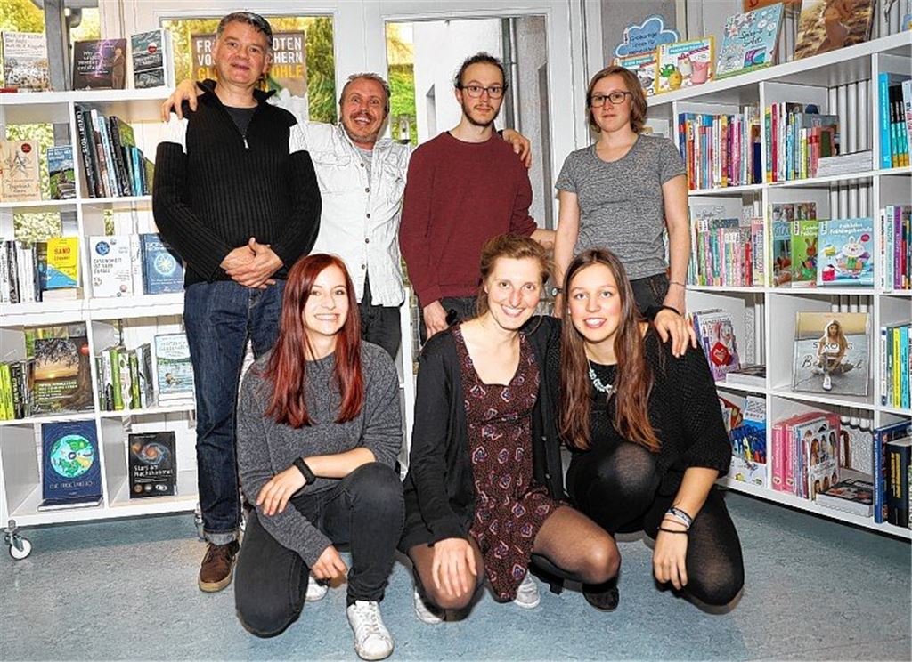 Zehn Texte zwischen zahllosen Büchern