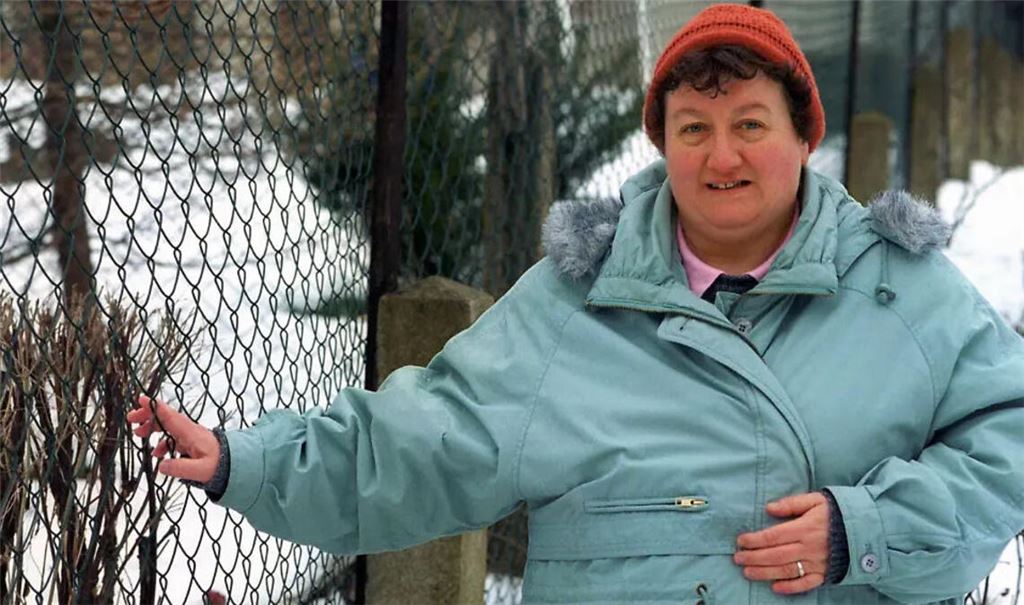 Die Auerbacher Hausfrau Regina Zindler, bekannt geworden durch den "Maschendroatzaun" ist in Folge einer Krebserkrankung verstorben.