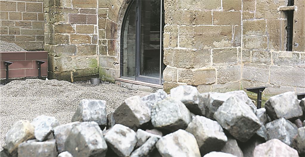 Die Aufklärung alter Missbrauchsfälle – im Bild der Eingang zum Evangelischen Seminar in Maulbronn, das in einer Untersuchung erwähnt ist – kann ein steiniger Weg sein.Foto: Disselhoff