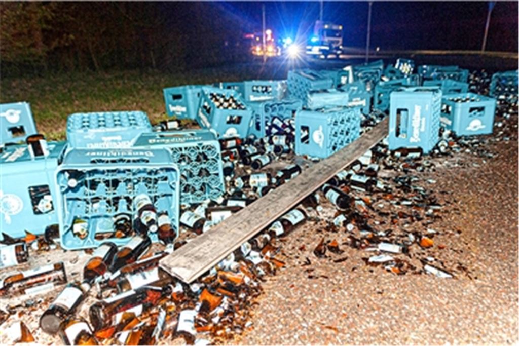 Die Aufräumarbeiten nahmen mehrere Stunden in Anspruch. Foto: Fotomoment