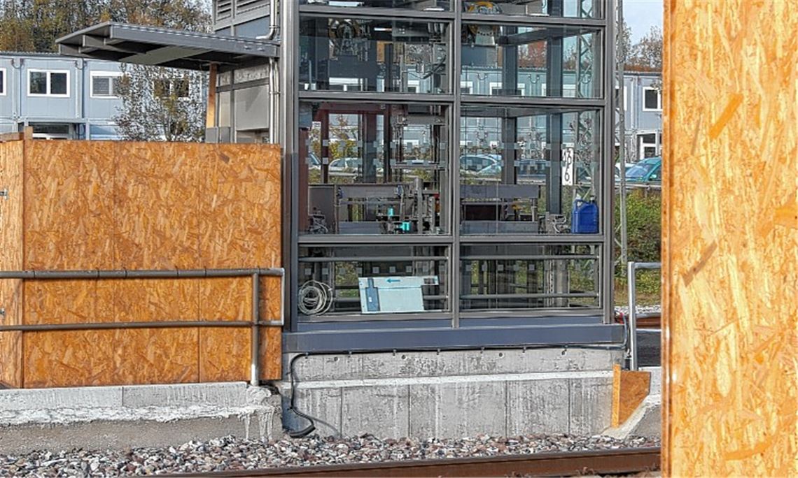 Die Aufzüge am Mühlacker Bahnhof werden pünktlich eingebaut. 