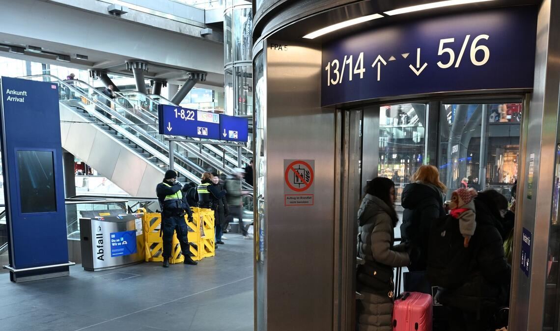 Die Aufzüge im Hauptbahnhof brauchen oft sehr lang. (Archivbild)