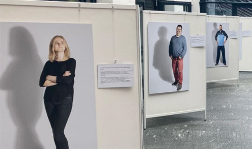 Die Ausstellung „Außergewöhnlich engagiert“ zeigt Fotos von Menschen, die sich besonders engagieren. Foto: privat