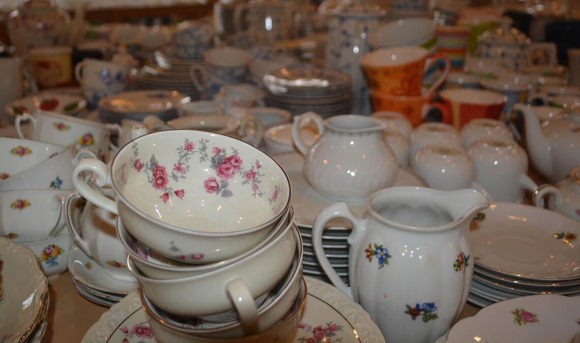 Die Auswahl beim fünften „Tasse sucht Teller“-Geschirrbasar am Samstag, 28. Februar, im Seniorenzentrum St. Franziskus wird groß sein. Fotos: Stahlfeld