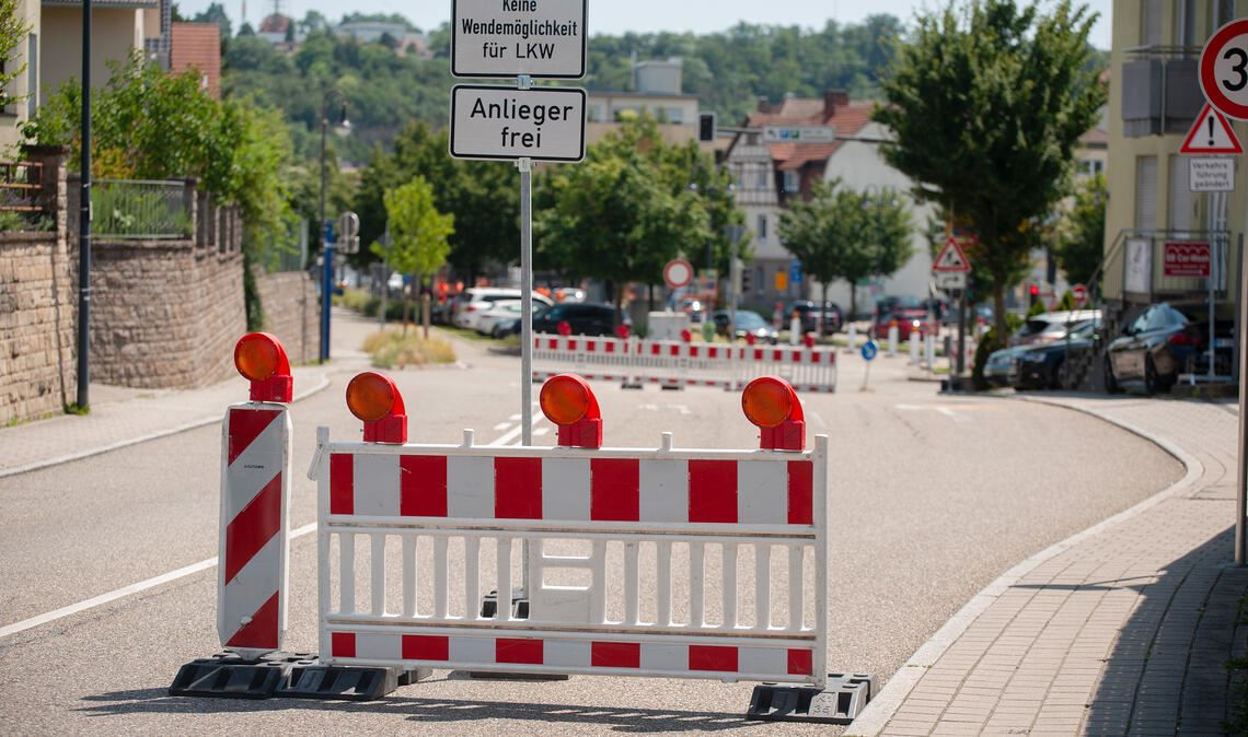 Die B10-Baustelle in Mühlacker ist auf der zweiten Etappe. Dafür ist der Einmündungsbereich der Ötisheimer Straße in die Pforzheimer Straße voll gesperrt. Foto: Fotomoment