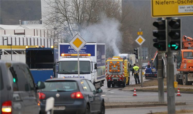 B10 near Niefern closed at night