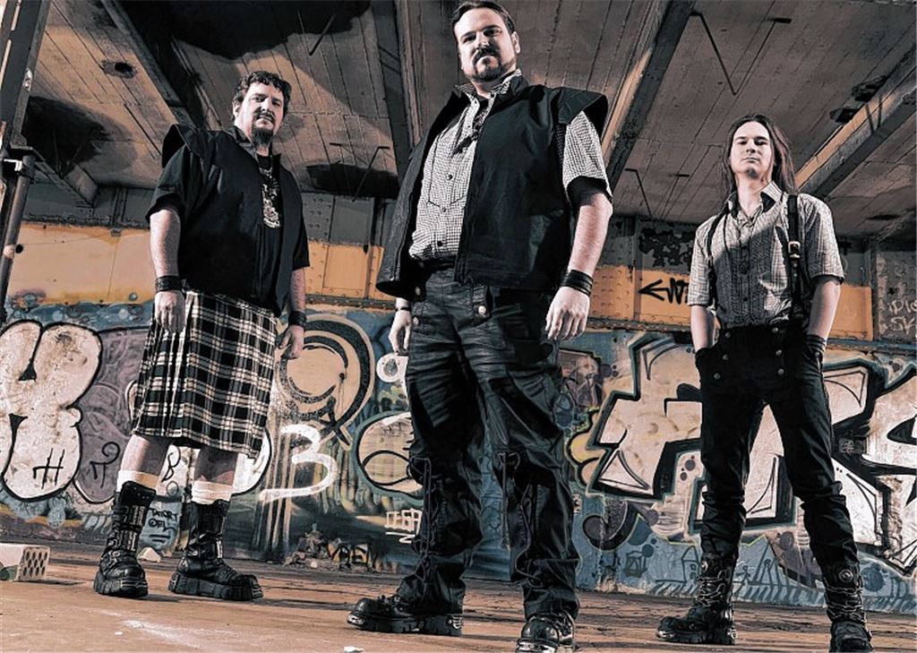 Die Band Acoustic Revolution.