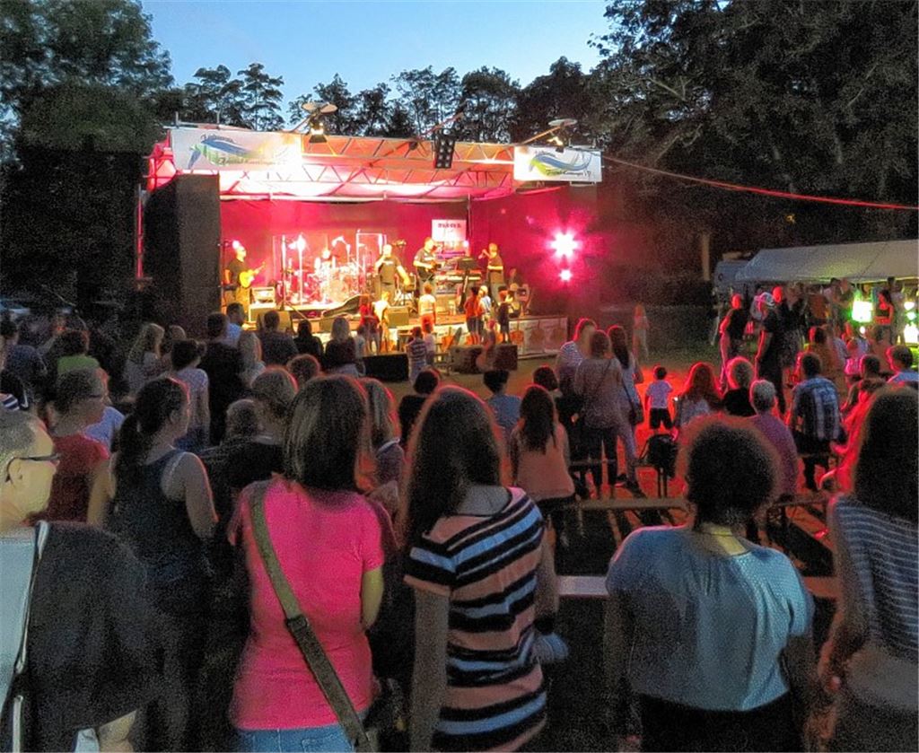 Rockmusik-Party mit Abkühlung