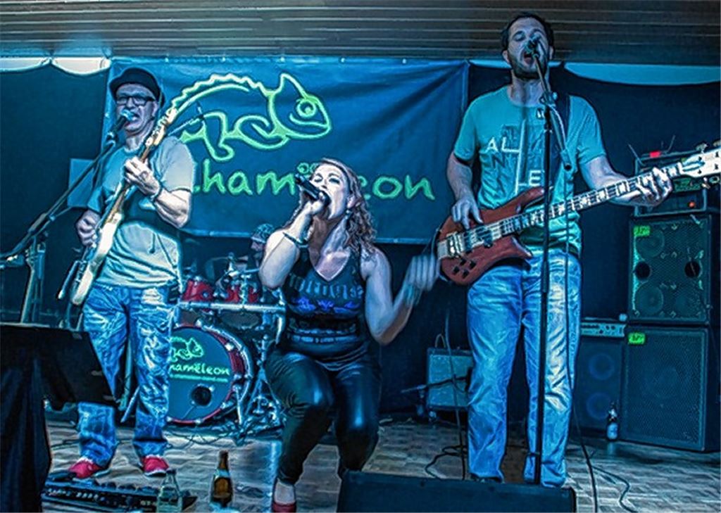 Rocken mit Covern und eigenen Songs