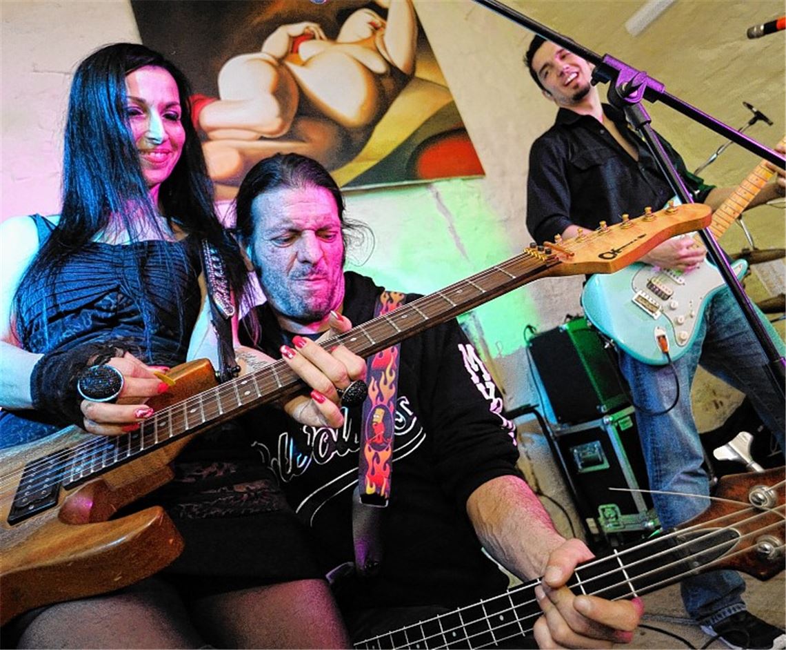 Die Band Double Trouble.