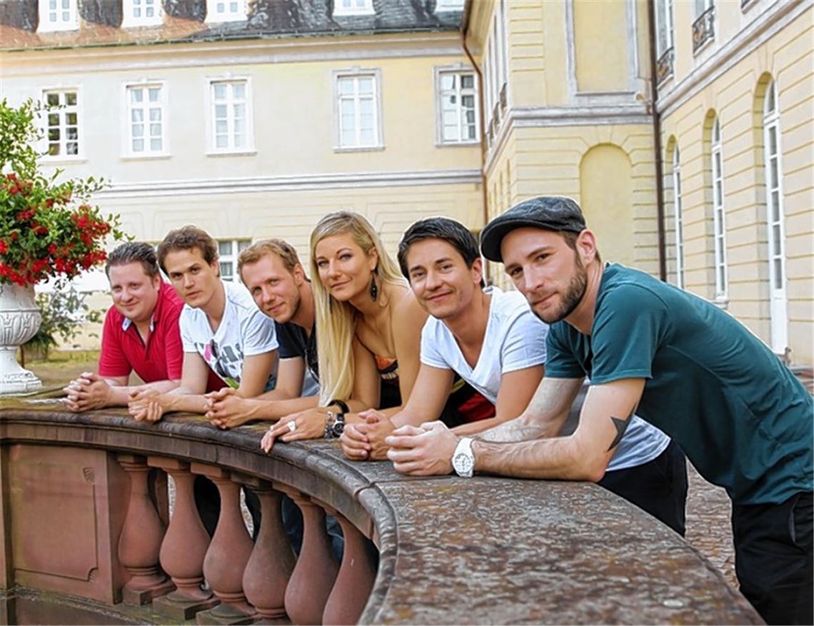 Die Band Party Inside. 