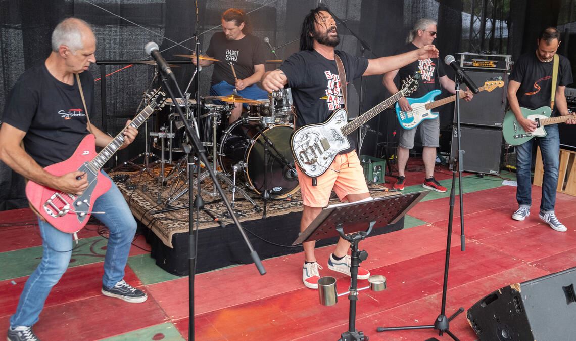 Die Band „Sozialstation“ aus Ingersheim tritt zum ersten Mal beim Glabbicher Open Air, das vom Verein Bastscho organisiert wird, auf. Foto: Fotomoment