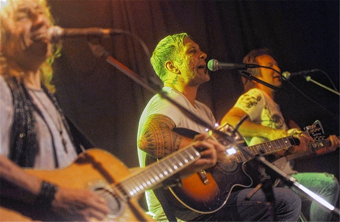 Nicht nur Alice ist höchst lebendig