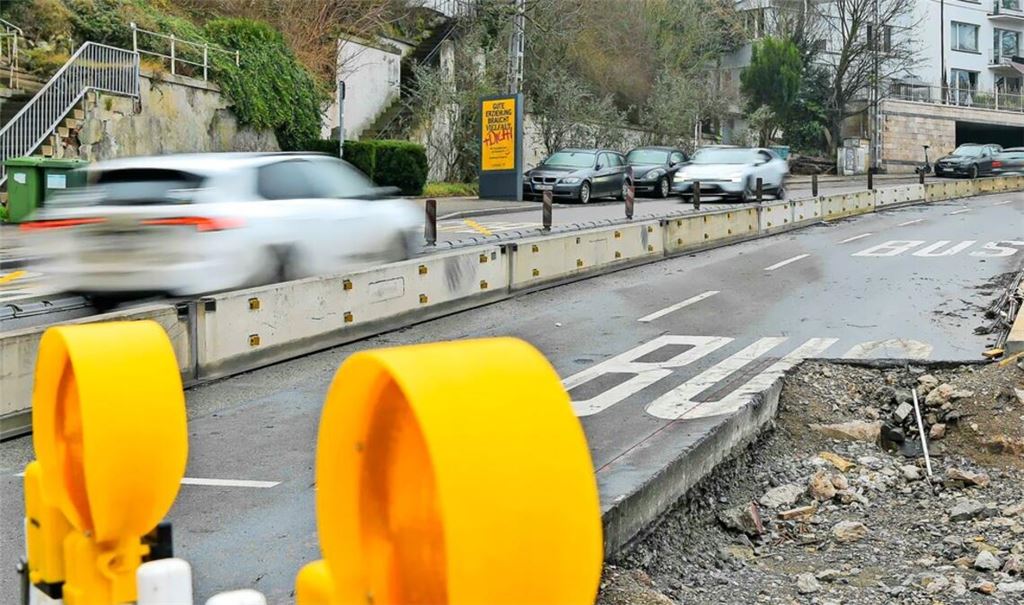 Die Baustelle an der  Weinsteige wird frühestens Ende des Jahres fertig.