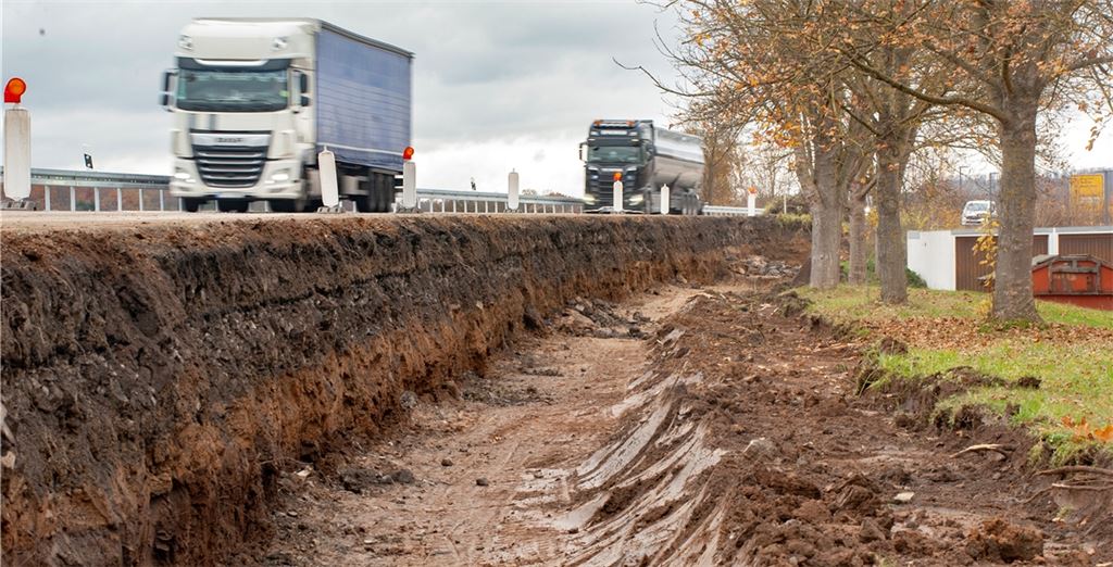 Die Baustelle auf der B35 bei Illingen zieht sich länger hin als gedacht. Nächste Woche ist vier Tage lang voll gesperrt.Foto: Fotomoment