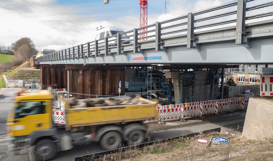Die Baustelle der neuen Kieselmann-Brücke auf der B35 bei Knittlingen. Foto: Fotomoment