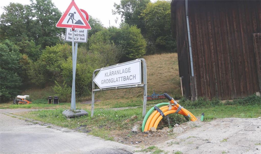 Die Baustelle in der Vaihinger Straße befindet sich außerhalb des Orts. Foto: Schüller