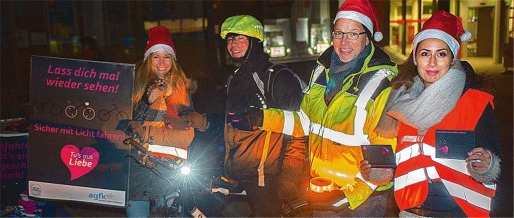 Nikolaus wirbt für Licht am Fahrrad