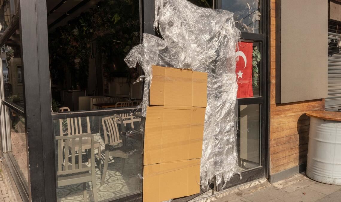 Die Behörden haben einen Laden im Stadtteil Ortaköy schließen lassen.