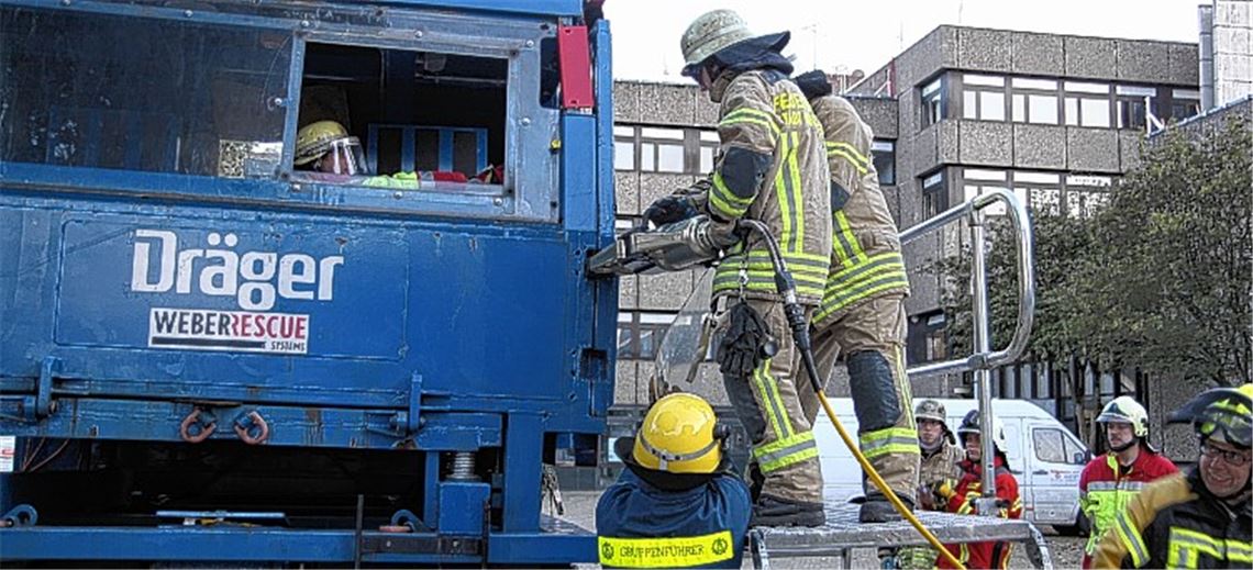 Die Bergung von Verunglückten aus einem Lastwagen ist für die Rettungskräfte eine besondere Herausforderung. Gestern gab es dazu ein Seminar in Mühlacker.