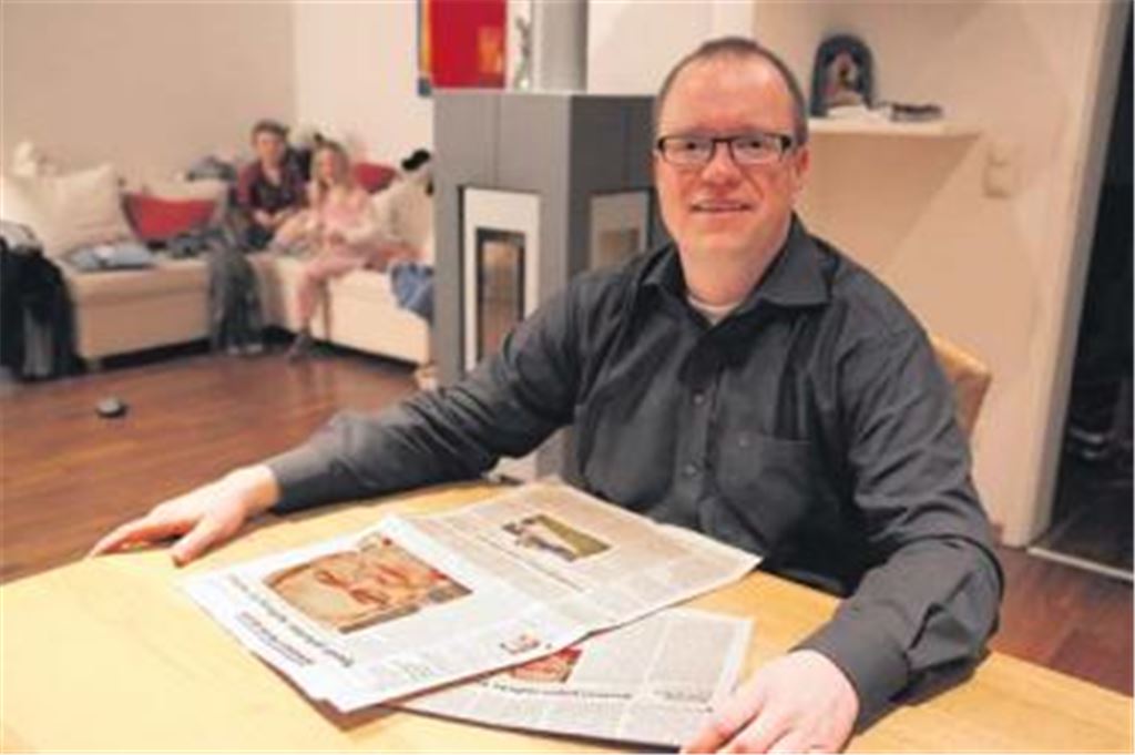 Die Berichterstattung im Mühlacker Tagblatt über die Aktion Hilfe für Helmut weckt bei Martin Ahaus Erinnerungen. Er hat schon einmal durch eine Knochenmarkspende einem Menschen das Leben gerettet. 
Foto: Goertz