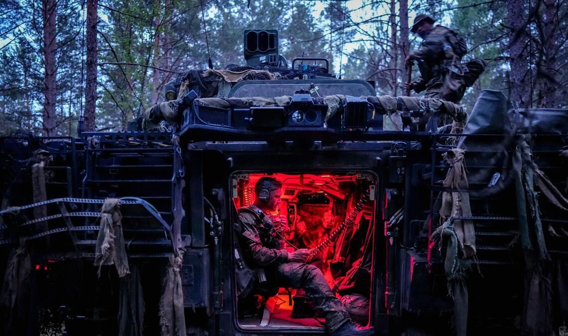 Die Besatzung eines Schützenpanzers der Bundeswehr nimmt an der Großübung „Freedom Shield 2026“ in Litauen teil.