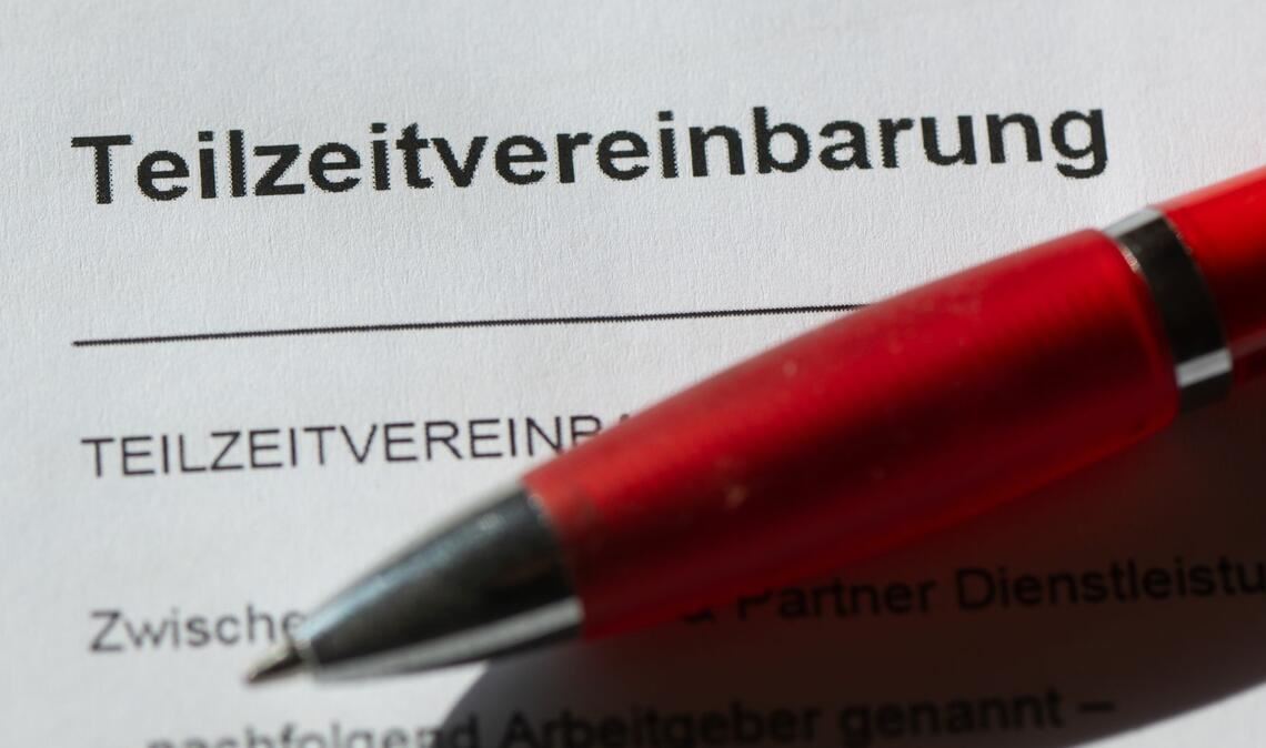 Die Beschäftigung in Branchen mit einem hohen Teilzeitanteil wie dem Gesundheits- und Sozialwesen nahm laut IAB im vergangenen Jahr zu.