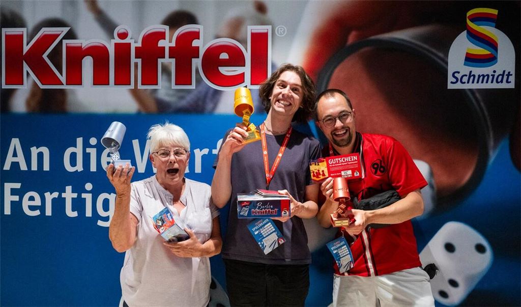 Die Besten: Katharina Lehmann (2. Platz, l-r), Lennart Fiedler (1. Platz), und Nico Richard (3. Platz).