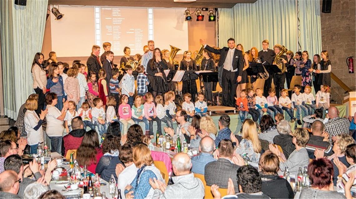 Roter Teppich, Blitzlicht und Applaus