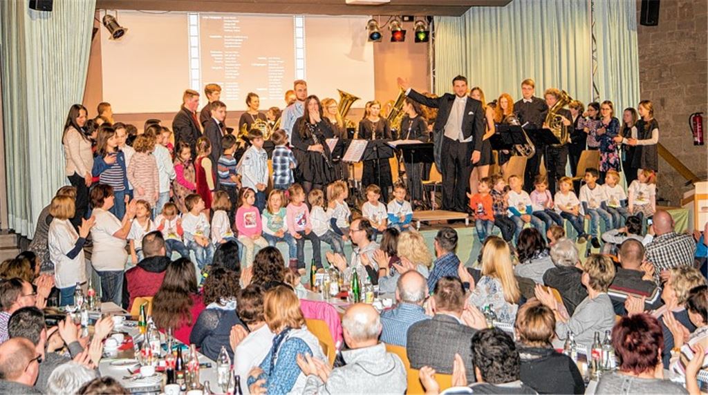 Roter Teppich, Blitzlicht und Applaus