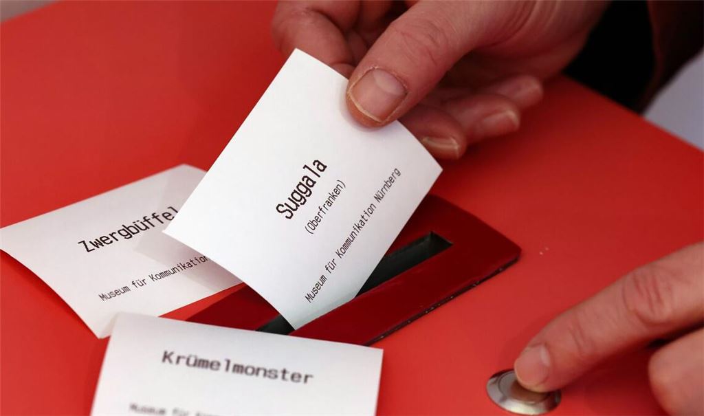 Die Besucher können sich kleine „Schimpf- und Spottwörter“ auf Knopfdruck ausdrucken.