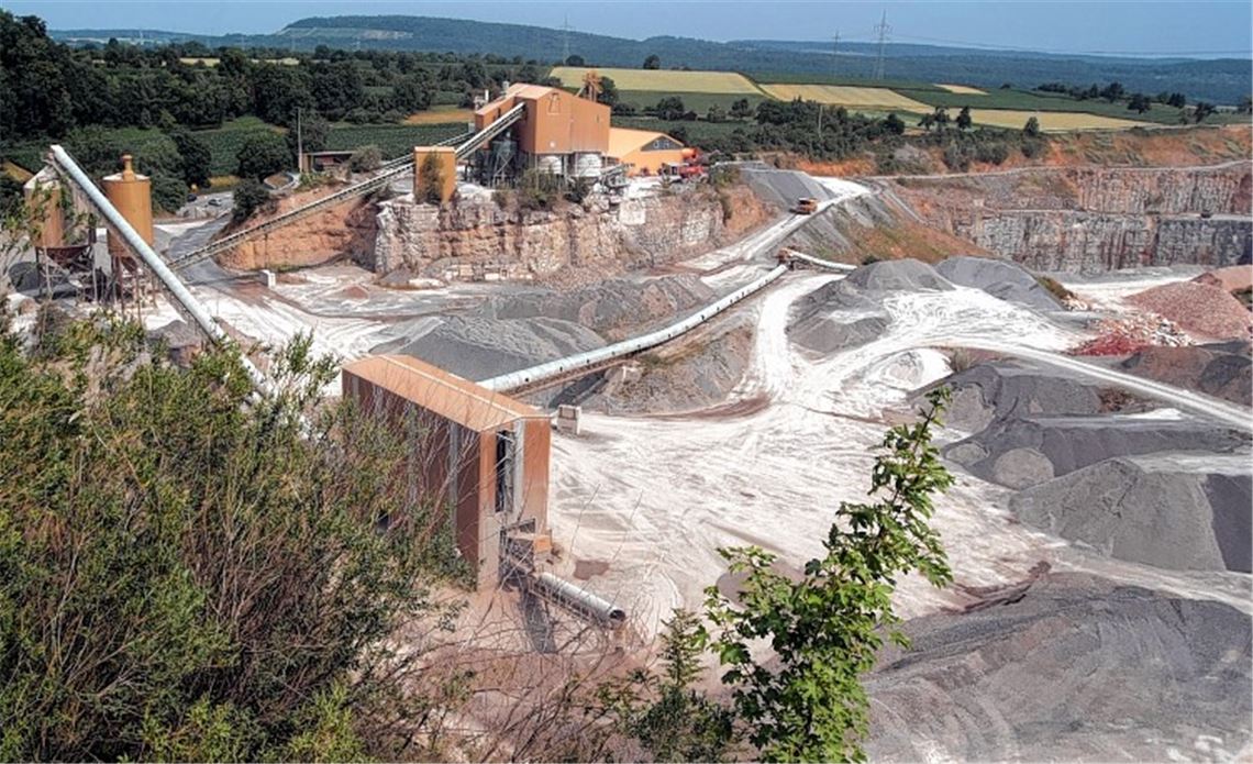 Die Betreiber-Firma NSN möchte den Enzberger Steinbruch gerne erweitern, die Stadt Mühlacker und etliche Enzberger Bürger wollen die Erweiterung verhindern. Foto: Fotomoment