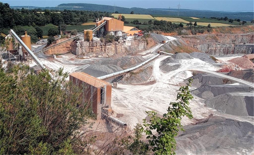 Die Betreiber-Firma NSN möchte den Enzberger Steinbruch gerne erweitern, die Stadt Mühlacker und etliche Enzberger Bürger wollen die Erweiterung verhindern. Foto: Fotomoment