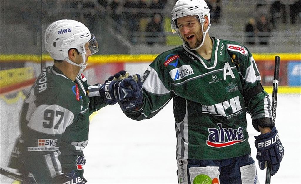 Die Bietigheim Steelers mit Frederik Cabana (li.) und Marcus Sommerfeld haben in dieser Saison viel Grund zum Jubeln, aber nur vage Hoffnung auf den Aufstieg.