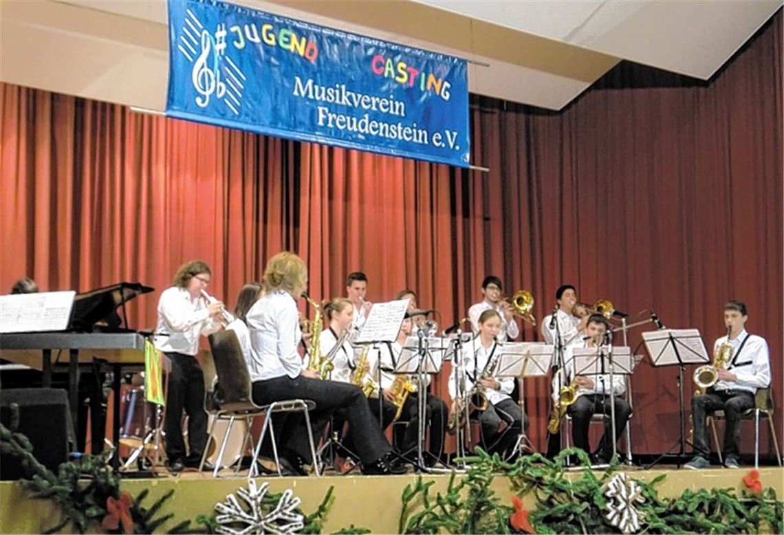 Die Big Band in Aktion: Weitere Mitstreiter stehen schon in den Startlöchern.