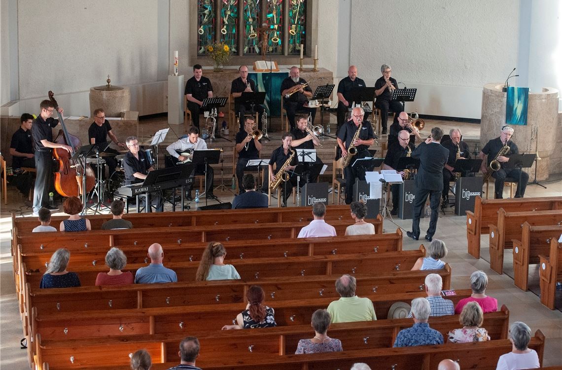 Die Bigband Freiberg spielt in der Pauluskirche Mühlacker. Foto: Fotomoment