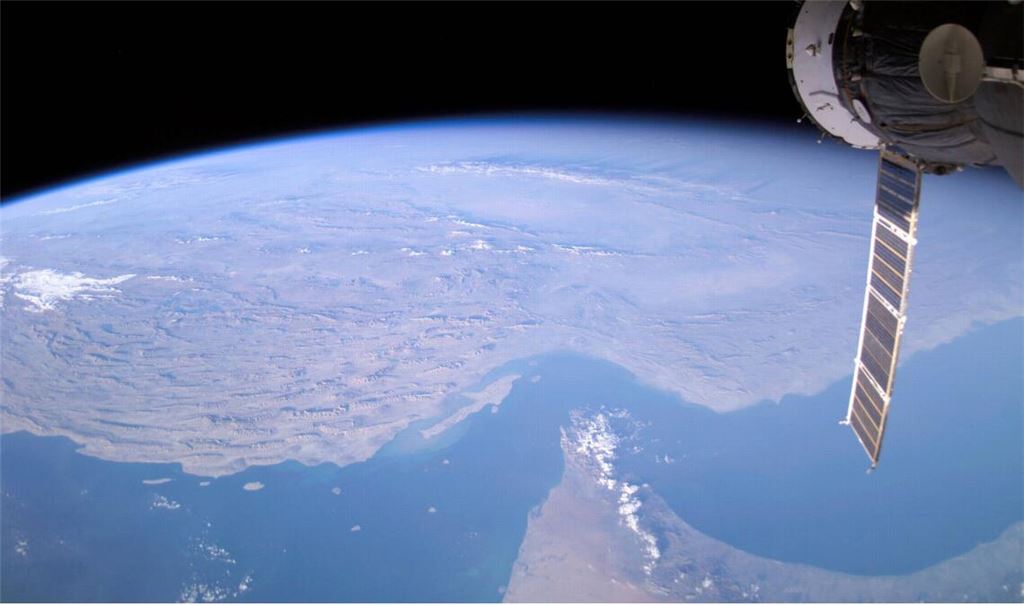 Die Blockade der  Straße von Hormus, hier ein Archivbild von der Raumstation ISS aus aufgenommen, hat auch für Baden-Württembergs Wirtschaft negative Folgen.