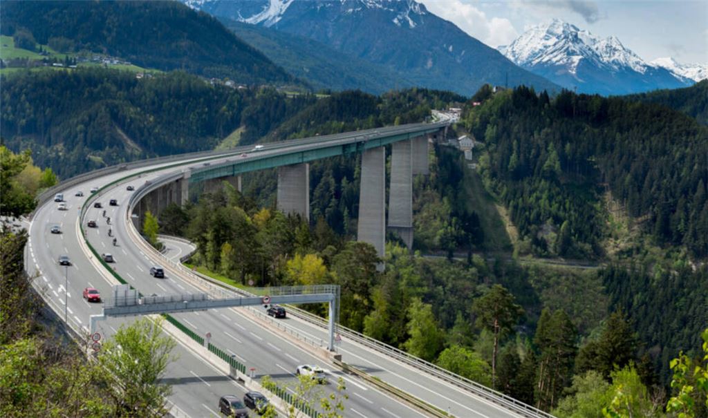 Die Brennerautobahn ist am Pfingstsamstag, dem 30. Mai 2026 für mehrere Stunden komplett gesperrt. Alle Infos zur Dauer, betroffenen Strecken und Alternativen für Reisende.