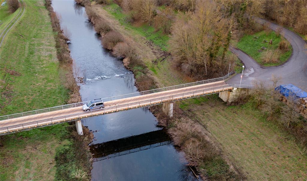 Die Brücke über die Enz in Mühlhausen hat in jüngster Zeit regelmäßig für Schlagzeilen gesorgt, weil immer neue Schäden auftauchten. Foto: Fotomoment