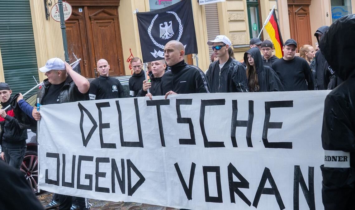 Die Bundesanwaltschaft hat im Mai Räume von mutmaßlichen Mitgliedern der Gruppen "Jung und Stark" und "Deutsche Jugend Voran" in zwölf Bundesländern durchsuchen lassen. Ihnen wird Bildung oder Mitgliedschaft in einer kriminellen Vereinigung vorgeworfen. (Archivfoto)