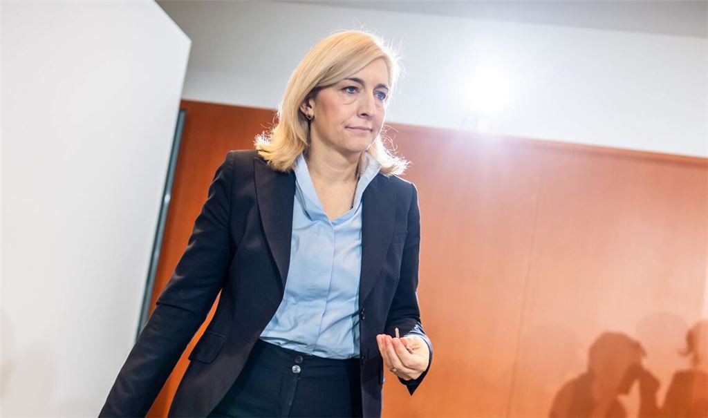 Die Bundesministerin für Gesundheit Nina Warken hat sich zur „Stadtbild“-Debatte geäußert.