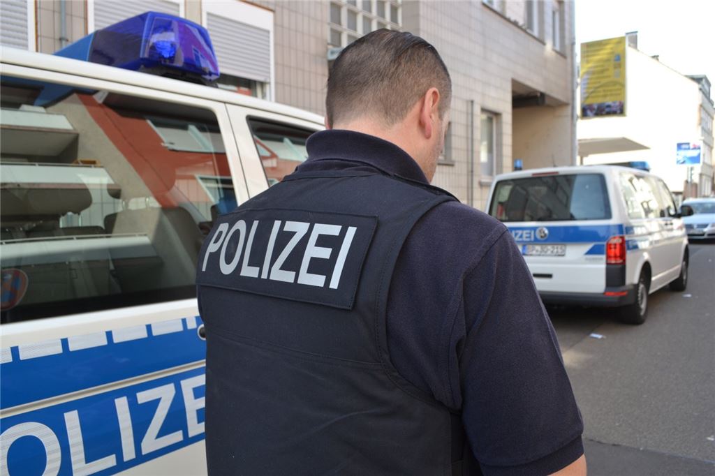 910_0008_150969_myro_Internet_Bundespolizei_Razzia_Pforz